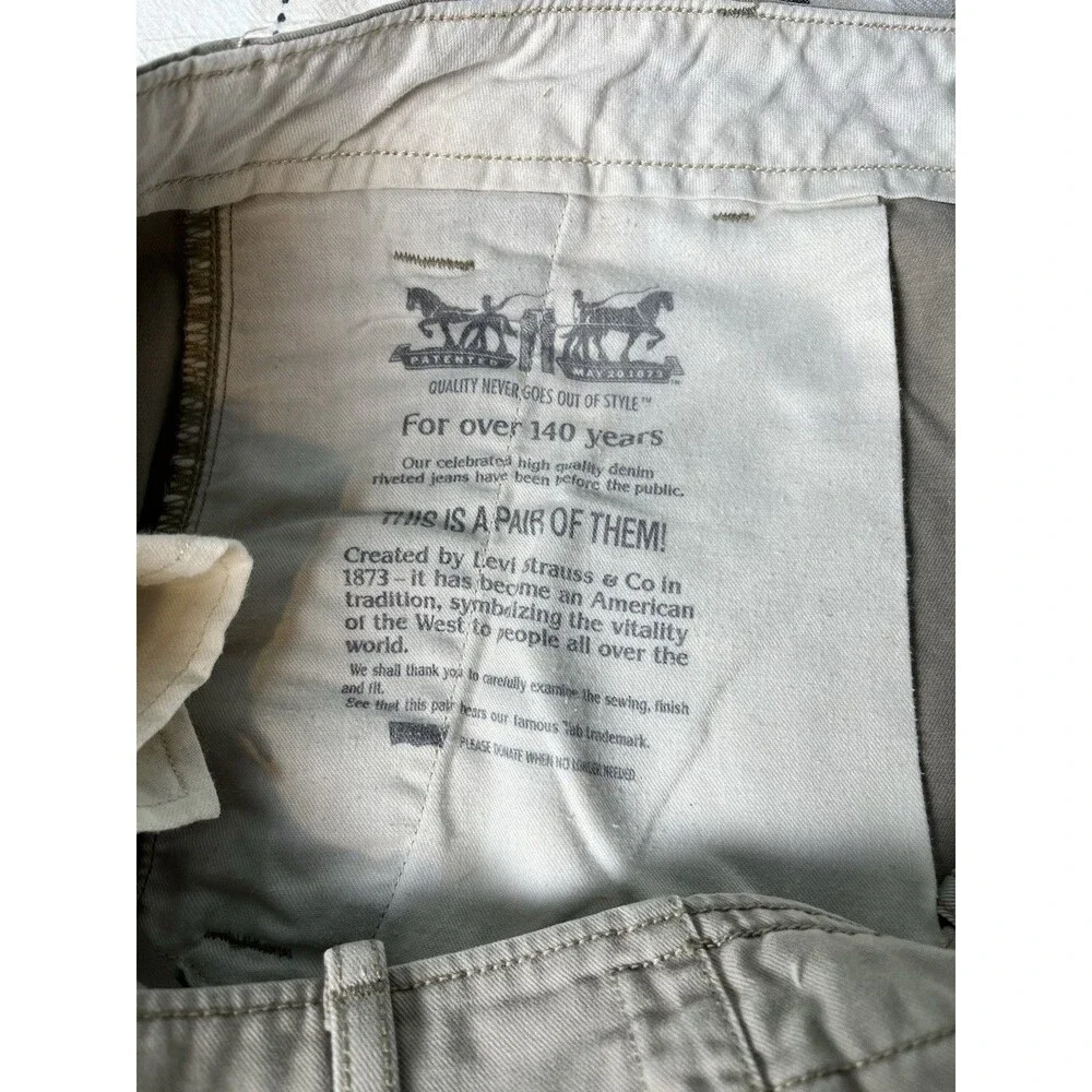Levis Classic Khaki Cargo Men’s Shorts Size 38 Waist 11 Inseam